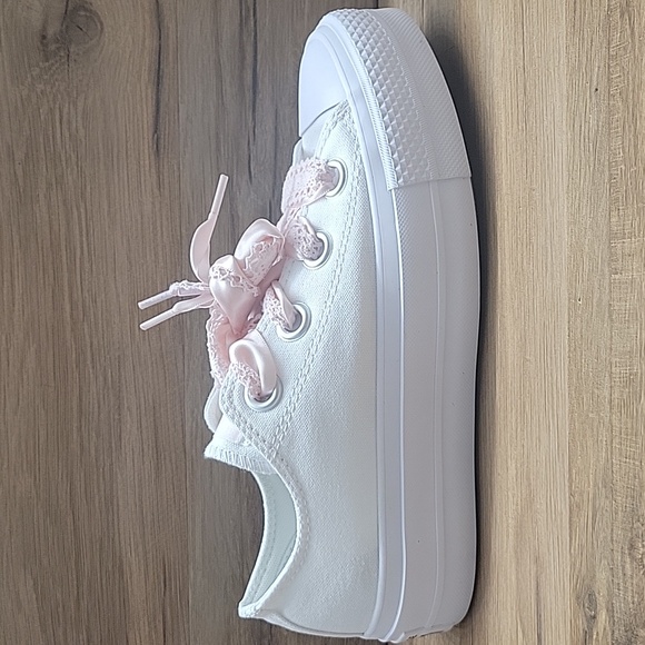 Converse platform Brand new in the box. - Picture 8 of 13